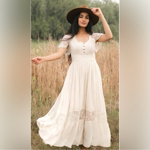 Joyfolie Dresses & Skirts - Joyfolie NWT Bohemian Anna Maxi Dress Cream w/Lace Detail Sz S